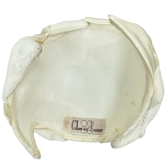 Vintage 1950s Clover Lane White Satin Velveteen Bow Cap Hat main image 4